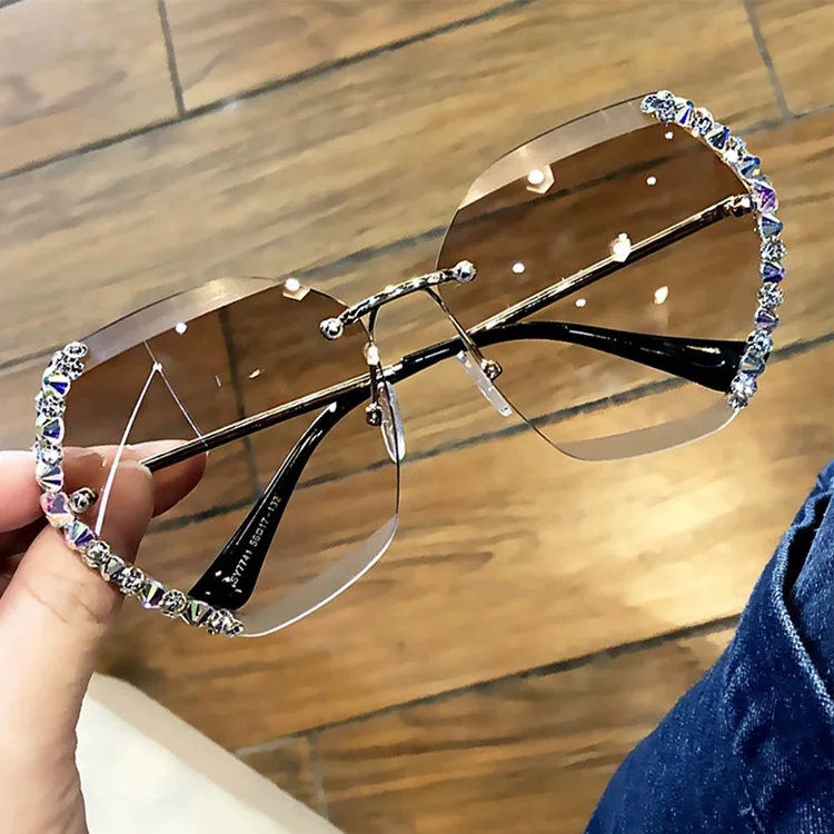 2021 Hot Selling Uv400 Oversized Ocean Lens Shades Sun Glasses Personal Bling Rhinestone Sunglasses Vintage Sunglasses Women
2021 Hot Selling Uv400 Oversized Ocean Lens Shades Sun Glasses Personal Bling Rhinestone Sunglasses Vintage Sunglasses Women
