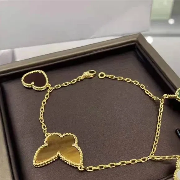 Fashion new classic Peach Heart Butterfly Fritillaria BRACELET COPPER women's versatile Bracelet temperament jewelry, Colors
Fashion new classic Peach Heart Butterfly Fritillaria BRACELET COPPER women's versatile Bracelet temperament jewelry, Colors