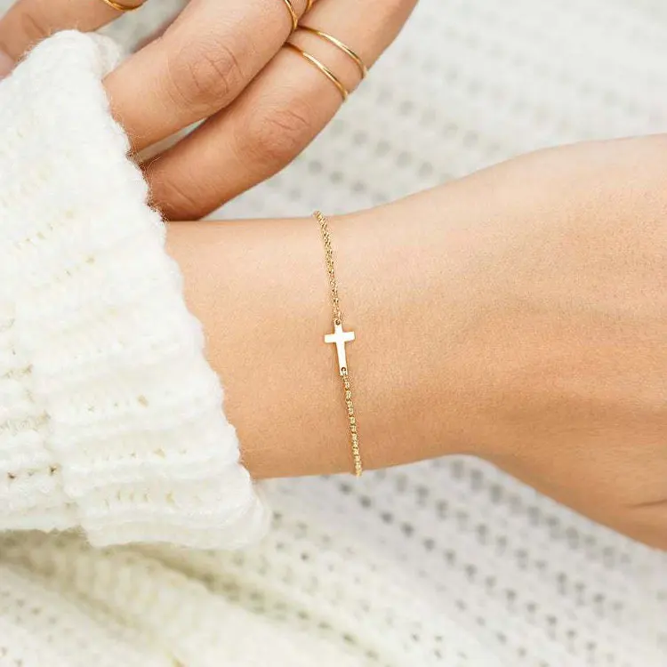 SC 2022 Fashion Cross Charm Bracelets Jewelry Classic Couple Bracelet Minimalist 18K Gold Plated Cross Bracelets Women Men
SC 2022 Fashion Cross Charm Bracelets Jewelry Classic Couple Bracelet Minimalist 18K Gold Plated Cross Bracelets Women Men