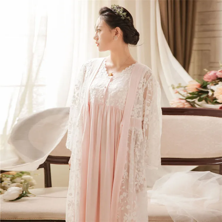 High Quality Royal Lace Embroidery Cotton Women Pajamas Comfortable Sleepwear Set Night Gown with Robe Nightwear
High Quality Royal Lace Embroidery Cotton Women Pajamas Comfortable Sleepwear Set Night Gown with Robe Nightwear