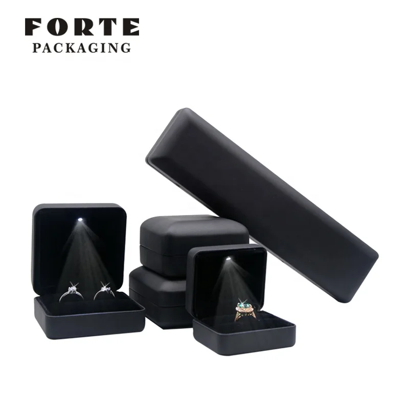 FORTE Mucevher kutulari Black Custom PU Leather Led Light 'paket box set jewellery led hand made jewelry ring box, Customized
FORTE Mucevher kutulari Black Custom PU Leather Led Light 'paket box set jewellery led hand made jewelry ring box, Customized