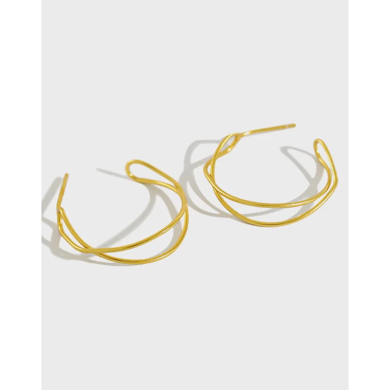 S925 Sterling Silver Earrings INS Simple Interweaving Wave Twisted Female Earrings Silver Earrings
S925 Sterling Silver Earrings INS Simple Interweaving Wave Twisted Female Earrings Silver Earrings