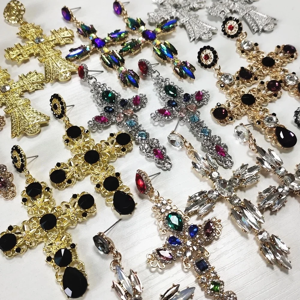 2021 Women Fashion Vintage Crystal Gold Cross Earring Sweet Metal Dangle Earrings For Women Baroque Crystal Cross Drop Earrings, Many colors fyi
2021 Women Fashion Vintage Crystal Gold Cross Earring Sweet Metal Dangle Earrings For Women Baroque Crystal Cross Drop Earrings, Many colors fyi