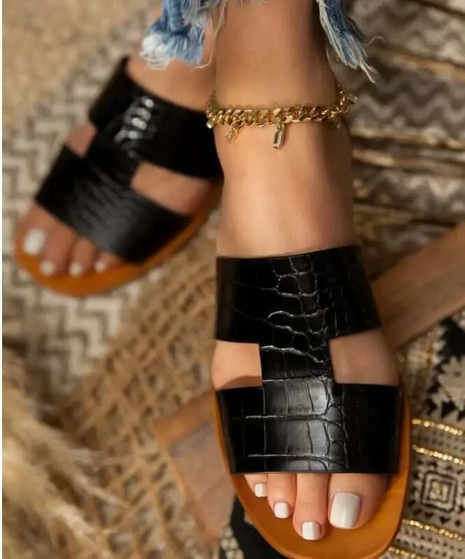 Hot sale synthetic leather upper crocodile leather ladies I-shaped slippers beach sandals
Hot sale synthetic leather upper crocodile leather ladies I-shaped slippers beach sandals