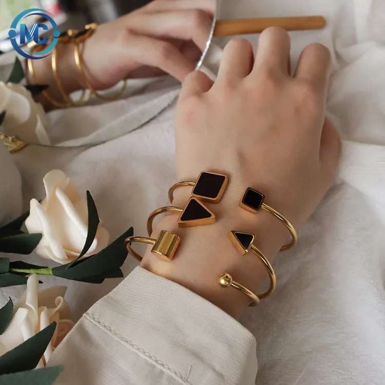 2021 Three Design Black Shell Adjustable Gold Bangles Triangle Square Texture Stainless Steel Bangles Bracelets, As the picture
2021 Three Design Black Shell Adjustable Gold Bangles Triangle Square Texture Stainless Steel Bangles Bracelets, As the picture