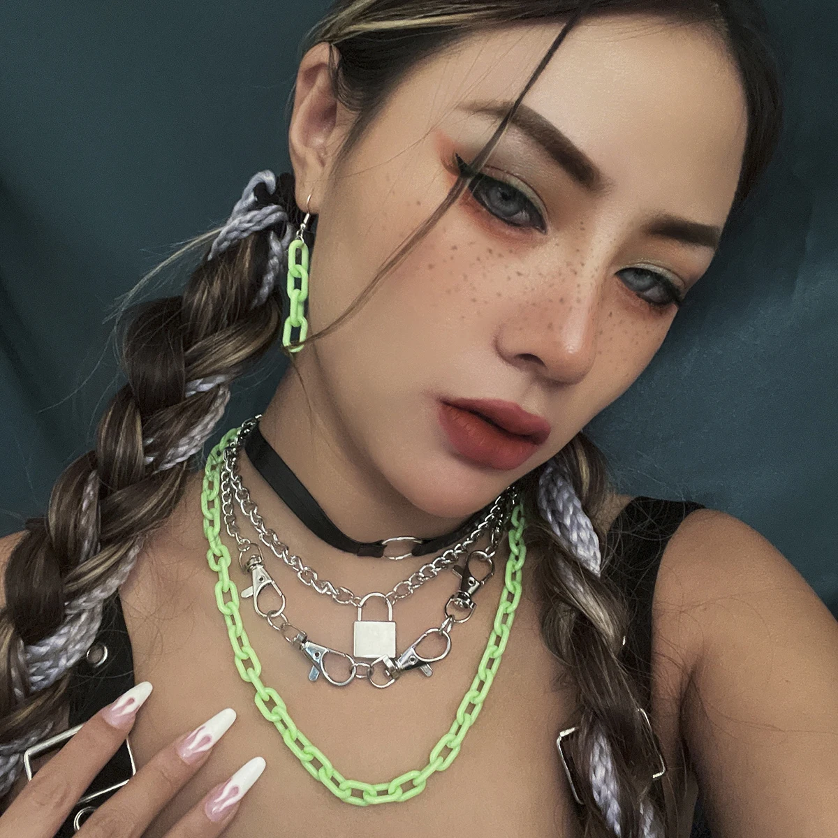 SHIXIN Cyberpunk Link Chain Layered Necklace Set Hip Hop Lock Pendant Necklace PU Leather Acrylic Necklace for Men Women
SHIXIN Cyberpunk Link Chain Layered Necklace Set Hip Hop Lock Pendant Necklace PU Leather Acrylic Necklace for Men Women