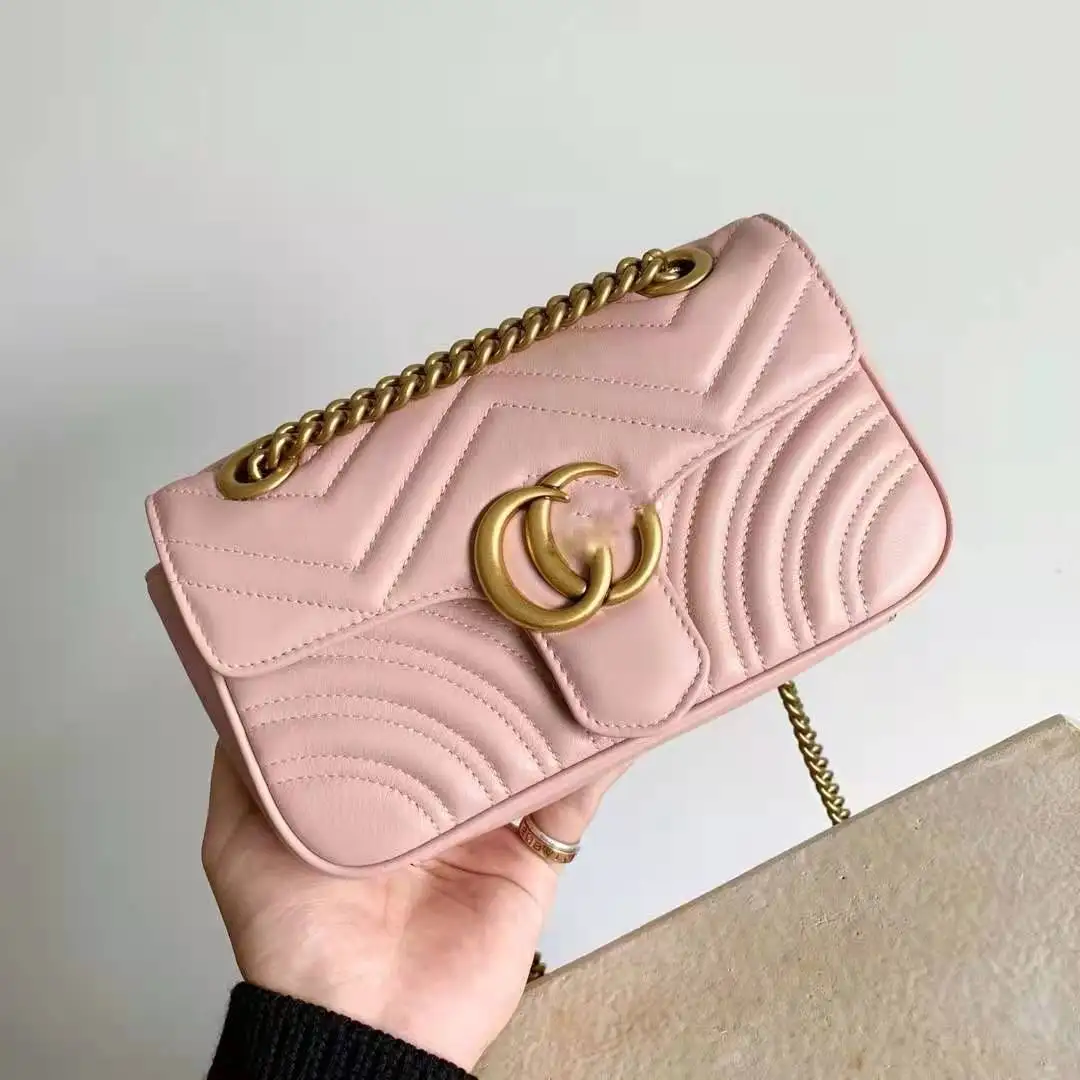 Factory direct selling of the new diamond wavy calf leather one shoulder oblique slung love bag fashionista essential products, Customized color
Factory direct selling of the new diamond wavy calf leather one shoulder oblique slung love bag fashionista essential products, Customized color