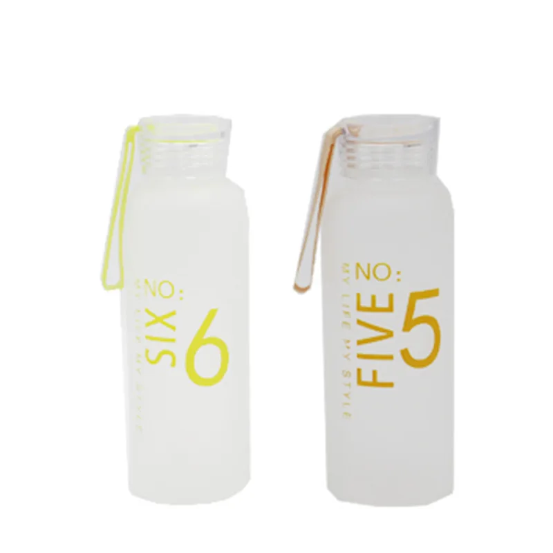 Custom high borosilicate glass water bottle portable frosted glass bottle with silicone strap
Custom high borosilicate glass water bottle portable frosted glass bottle with silicone strap