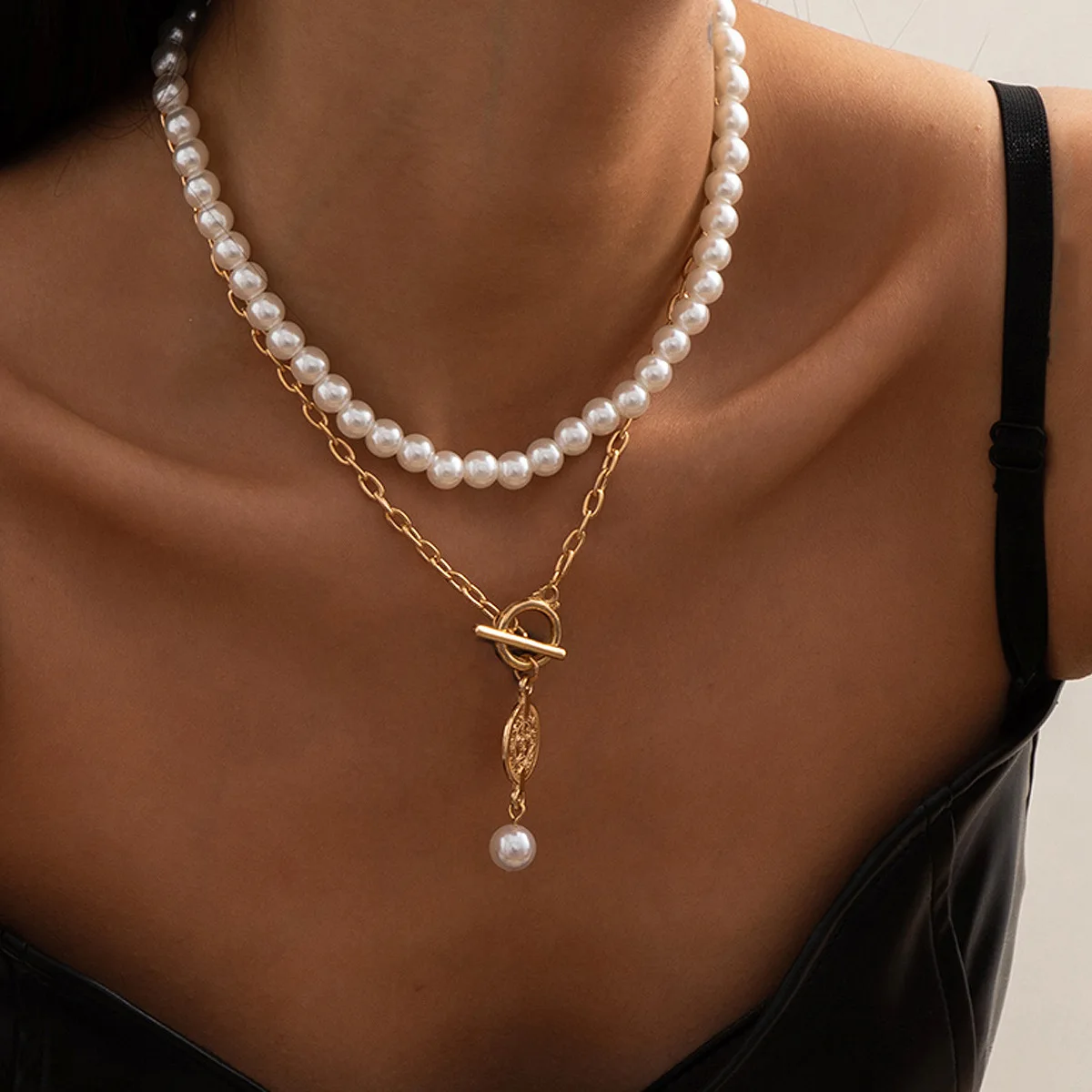 2021Simple multi-layer imitation pearl cross chain necklace female retro round brand pendant necklace
2021Simple multi-layer imitation pearl cross chain necklace female retro round brand pendant necklace