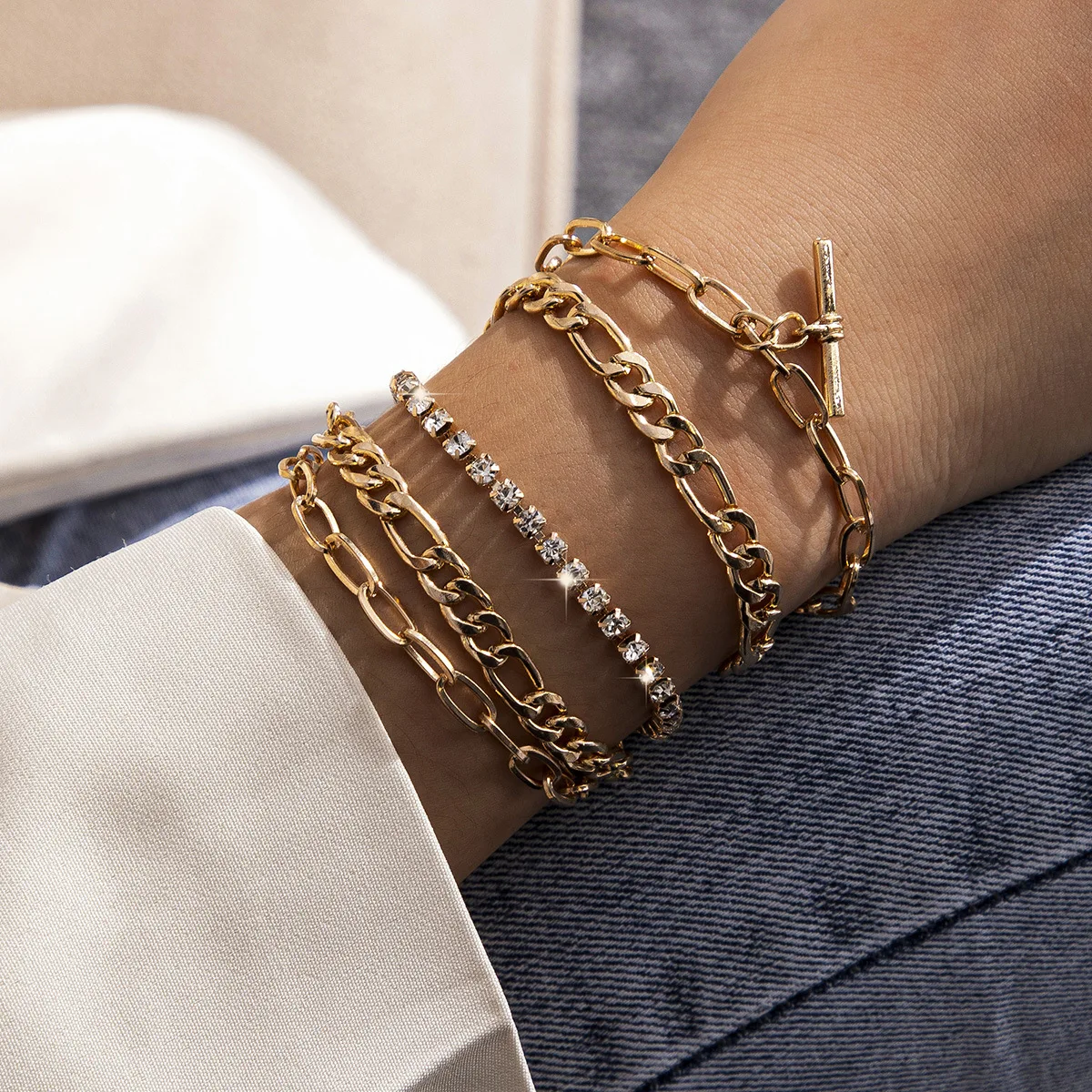 2021 New Gold Cuban Link Thick Chain Diamond Bling Bangle Hip Hop Gold Rhinestone Figaro Chain Bracelet
2021 New Gold Cuban Link Thick Chain Diamond Bling Bangle Hip Hop Gold Rhinestone Figaro Chain Bracelet