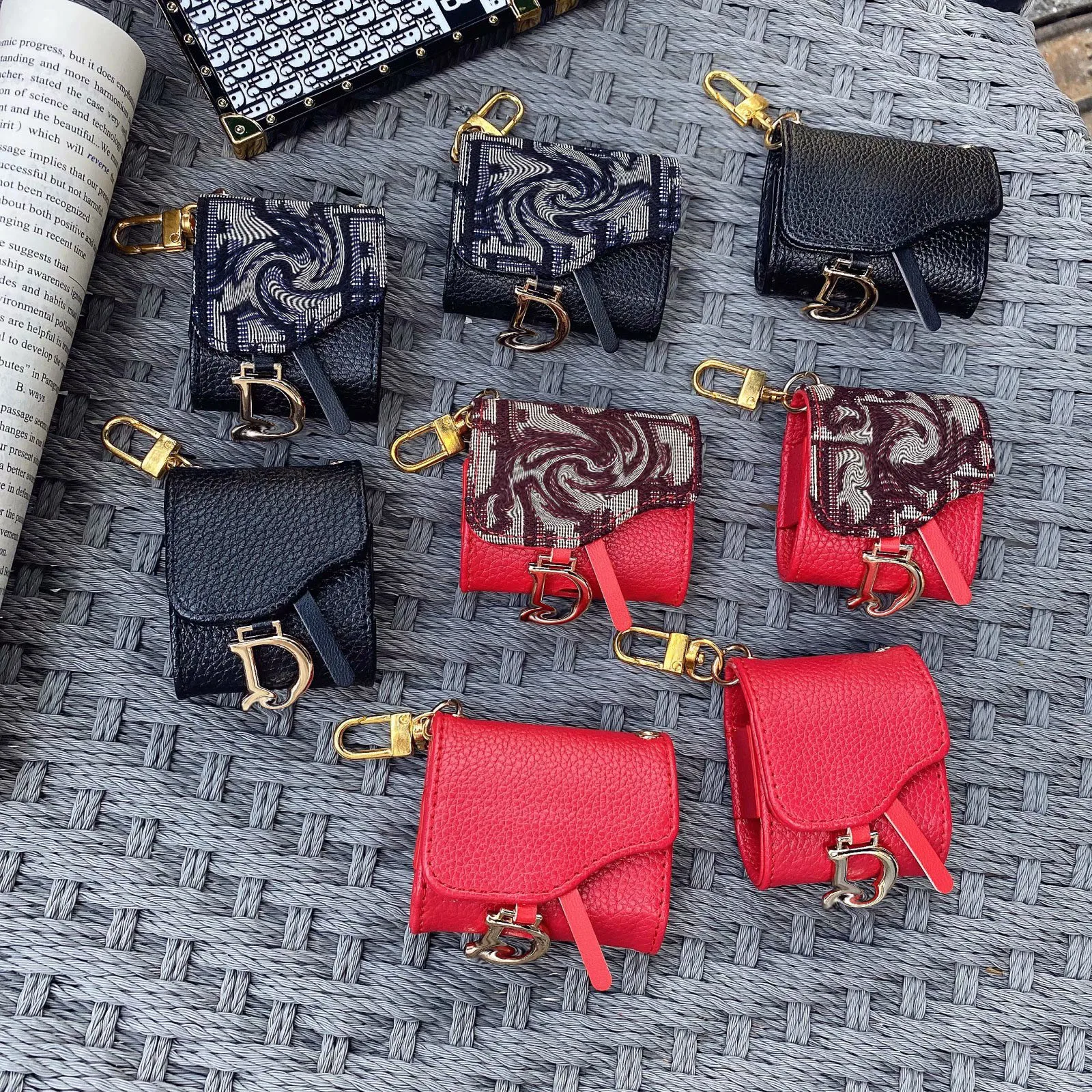 2020 new design for airpod case luxury for airpod pro leather cases Attached key chain
2020 new design for airpod case luxury for airpod pro leather cases Attached key chain