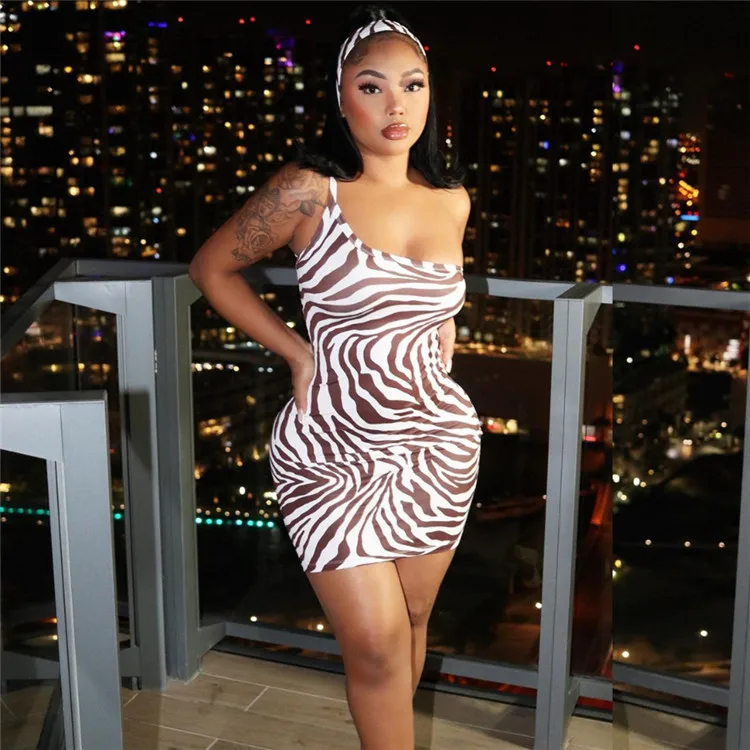 2021 Fashion new trend spring/summer sleeveless sexy halter hollow-out waist tight floral printed casual dress, Green-yellow
2021 Fashion new trend spring/summer sleeveless sexy halter hollow-out waist tight floral printed casual dress, Green-yellow