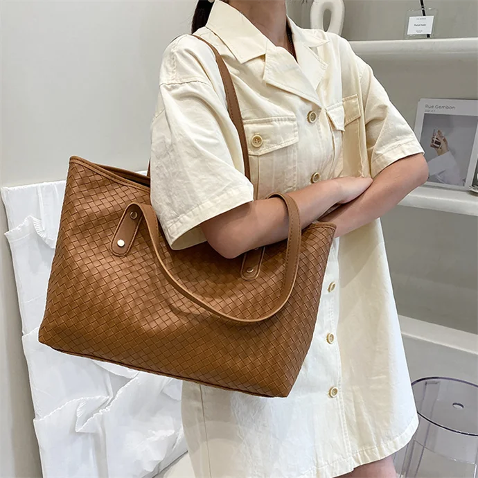 New Woven Simple Single Shoulder Women'S Bags Fashion Tote Bag Large Capacity Handbag
New Woven Simple Single Shoulder Women'S Bags Fashion Tote Bag Large Capacity Handbag