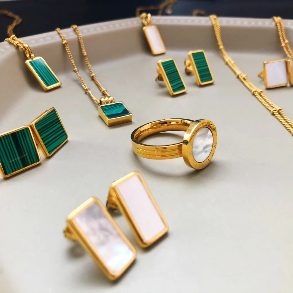 Stainless Steel Pendant Necklace with 18K Gold Plated Emerald Long Fit for Women Accessories FENG jewelry
Stainless Steel Pendant Necklace with 18K Gold Plated Emerald Long Fit for Women Accessories FENG jewelry