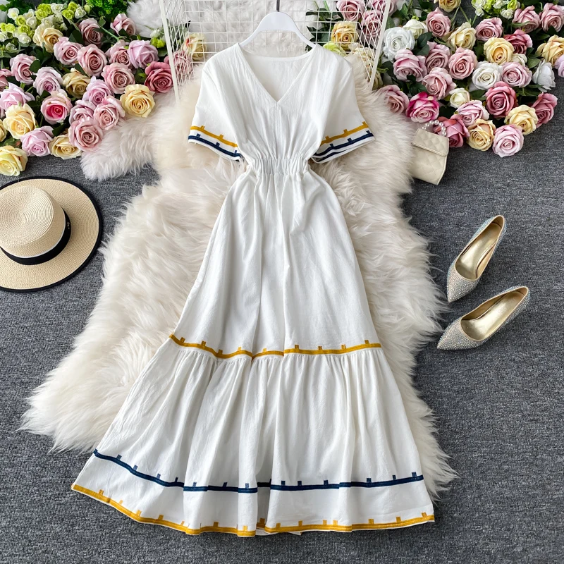 2021 New Women Holiday style Summer Bohemian Style Dress Lady Embroidery V-neck Half sleeve Short Midi Dress
2021 New Women Holiday style Summer Bohemian Style Dress Lady Embroidery V-neck Half sleeve Short Midi Dress