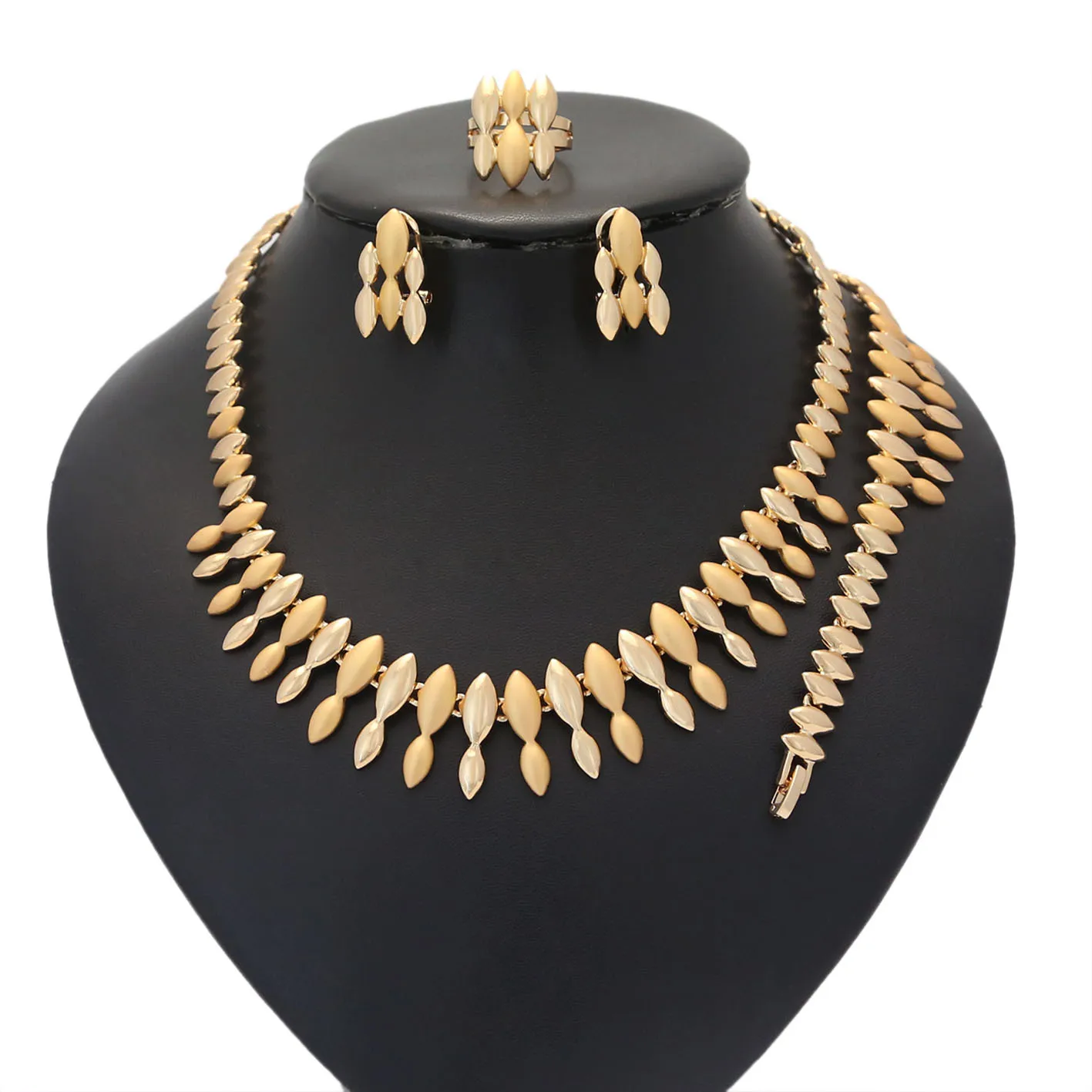 2021 Electro-galvanized Alloy Jewelry Set Four-piece Necklace Bracelet Earring Ring Female, Golden
2021 Electro-galvanized Alloy Jewelry Set Four-piece Necklace Bracelet Earring Ring Female, Golden