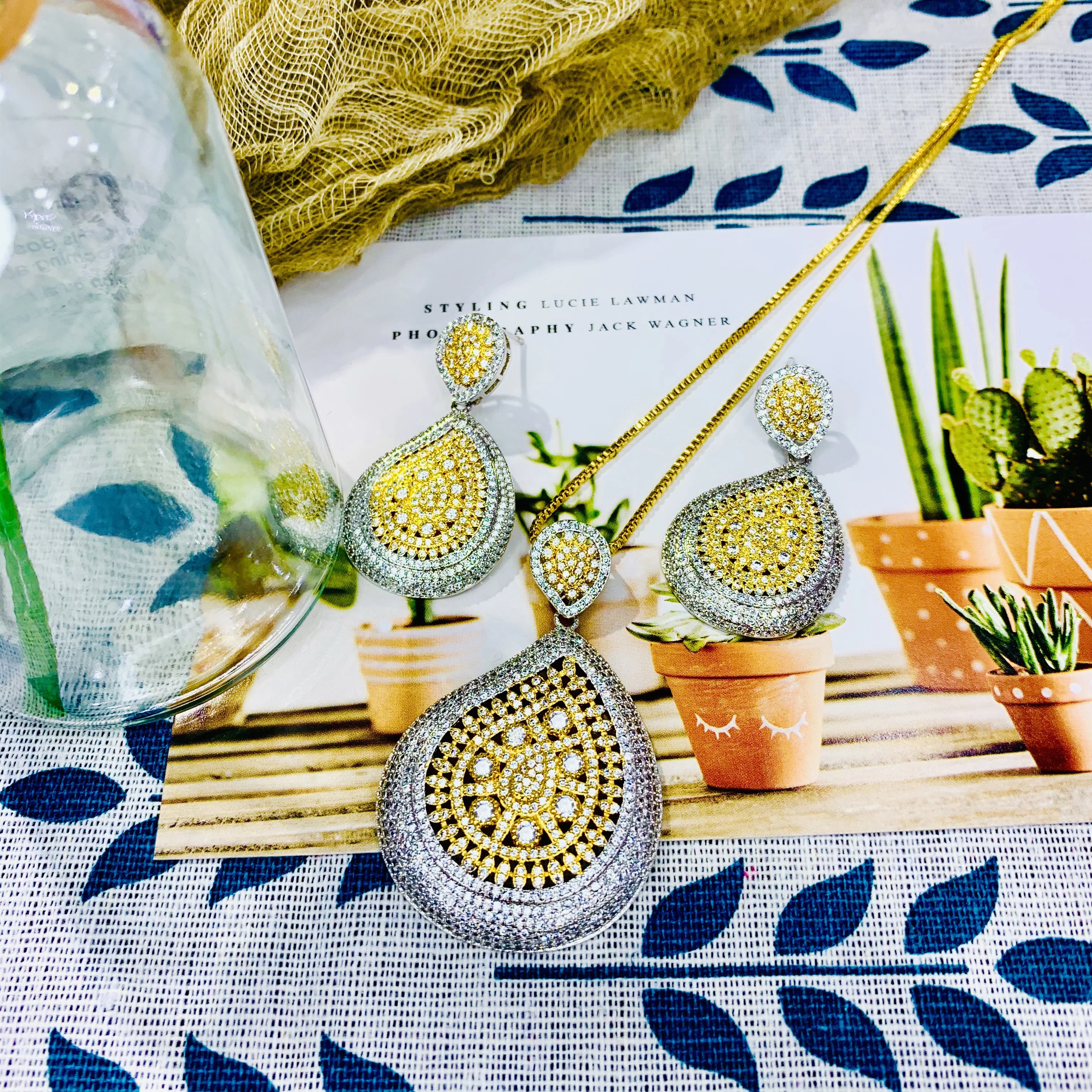 Water Drop Pendant Zircon Sweater Necklace Earrings Jewelry Set Women's Accessories
Water Drop Pendant Zircon Sweater Necklace Earrings Jewelry Set Women's Accessories