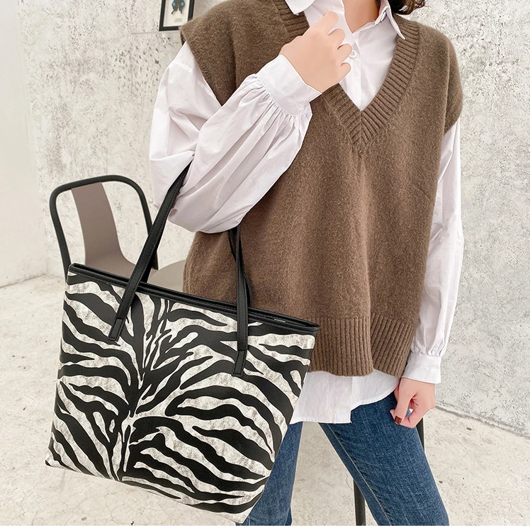 Female Leopard Zebra Print Shoulder Handbags Women Hand Bags Designer Luxury Custom Tote Bag, As photos
Female Leopard Zebra Print Shoulder Handbags Women Hand Bags Designer Luxury Custom Tote Bag, As photos