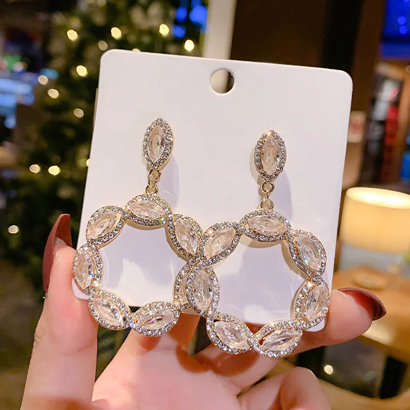 925 Silver Needle European and American Exaggerated Full Diamond Earrings Super Flash Large Ring Crystal Earrings Women
925 Silver Needle European and American Exaggerated Full Diamond Earrings Super Flash Large Ring Crystal Earrings Women