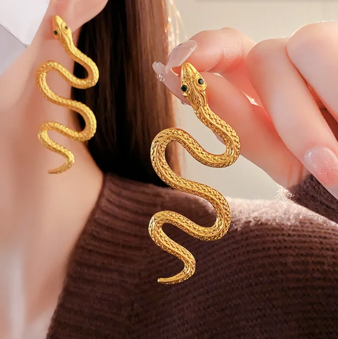 Luxury Metal gold cool large snake shape stud earrings for Women Fashion Simple Party Jewelry
Luxury Metal gold cool large snake shape stud earrings for Women Fashion Simple Party Jewelry