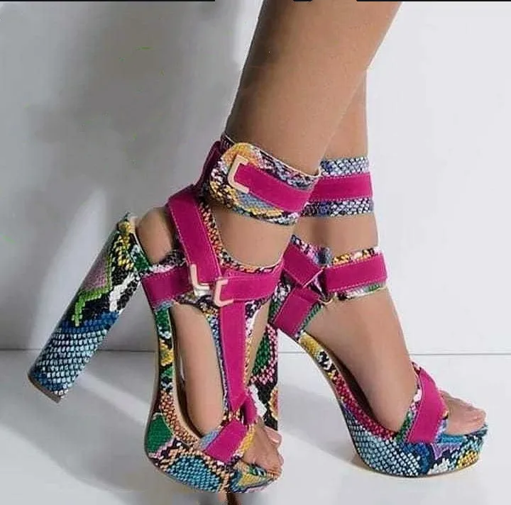 Women's sandals summer 2021 new fashion super high heels women's shoes waterproof platform open toe sandals drop shipping
Women's sandals summer 2021 new fashion super high heels women's shoes waterproof platform open toe sandals drop shipping