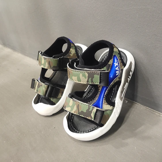 Comfortable lightweight sandal for men medium to large children breathable sandal
Comfortable lightweight sandal for men medium to large children breathable sandal