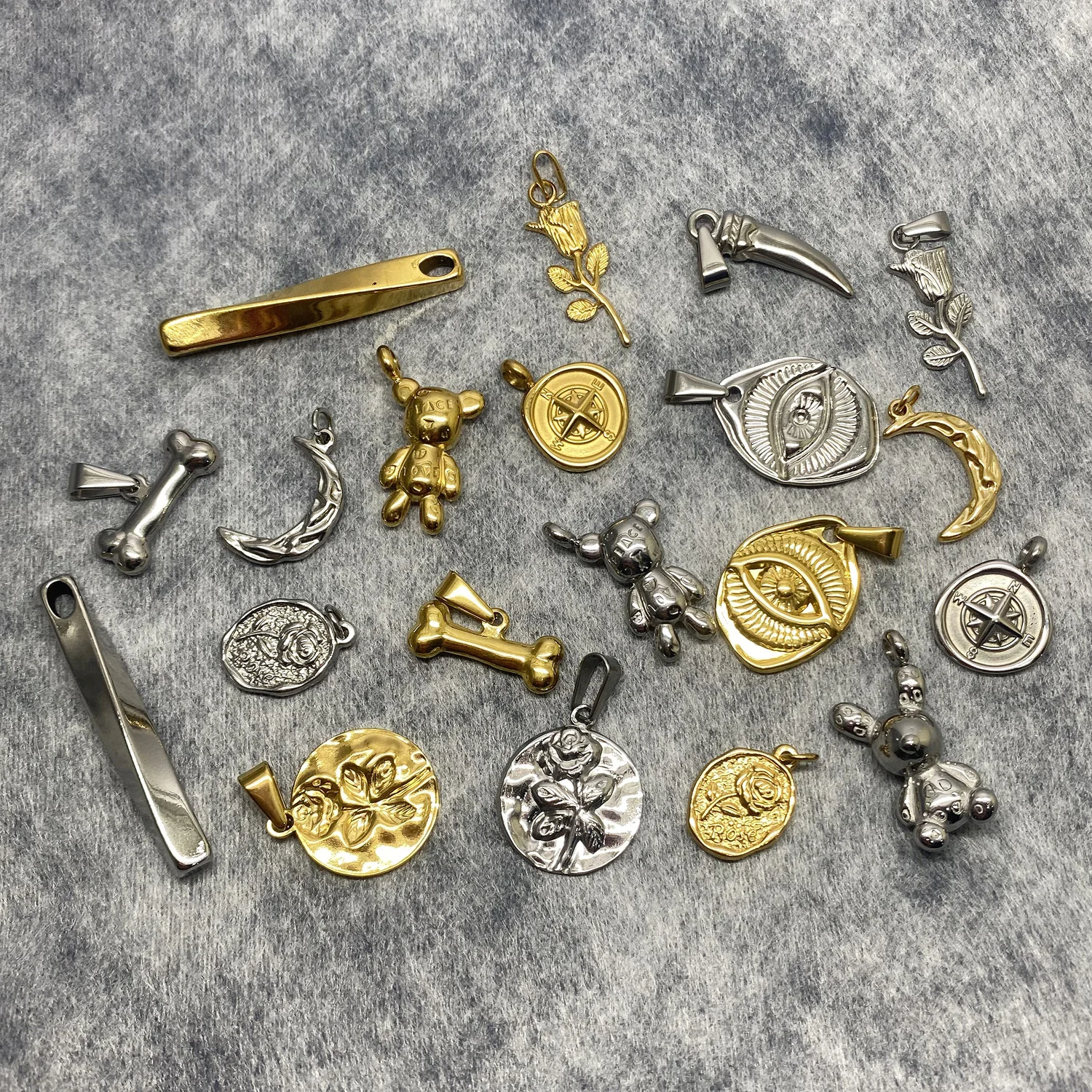 New Arrival Stainless Steel Rose Bear Pendant Non Tarnish 18K Gold Plated Moon Compass Pendant for Jewelry Making
New Arrival Stainless Steel Rose Bear Pendant Non Tarnish 18K Gold Plated Moon Compass Pendant for Jewelry Making