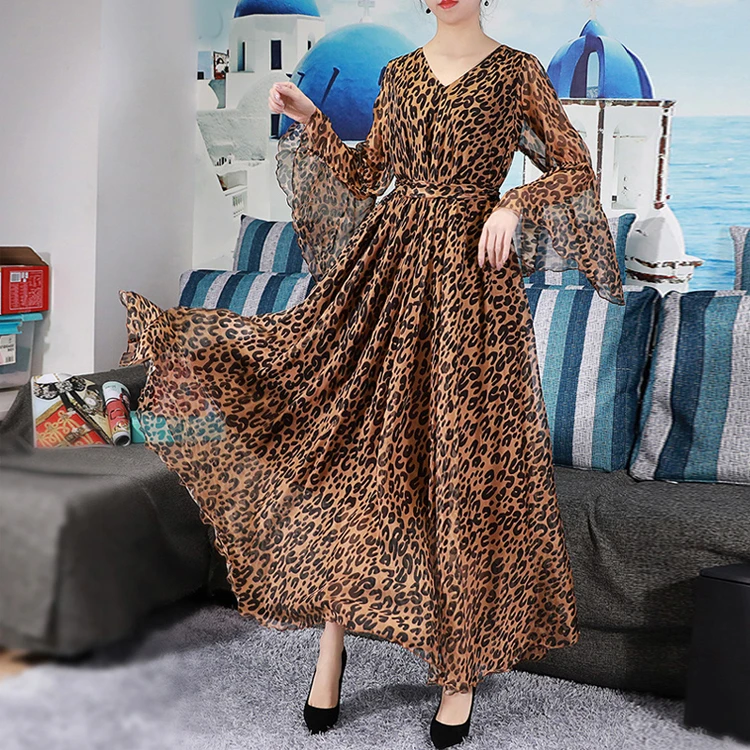 Leopard print Flare Sleeve Maxi Dress Summer Holiday Beach Boho Dresses Plus Size Women Long Sleeve Causal Dress vestidos Robe
Leopard print Flare Sleeve Maxi Dress Summer Holiday Beach Boho Dresses Plus Size Women Long Sleeve Causal Dress vestidos Robe
