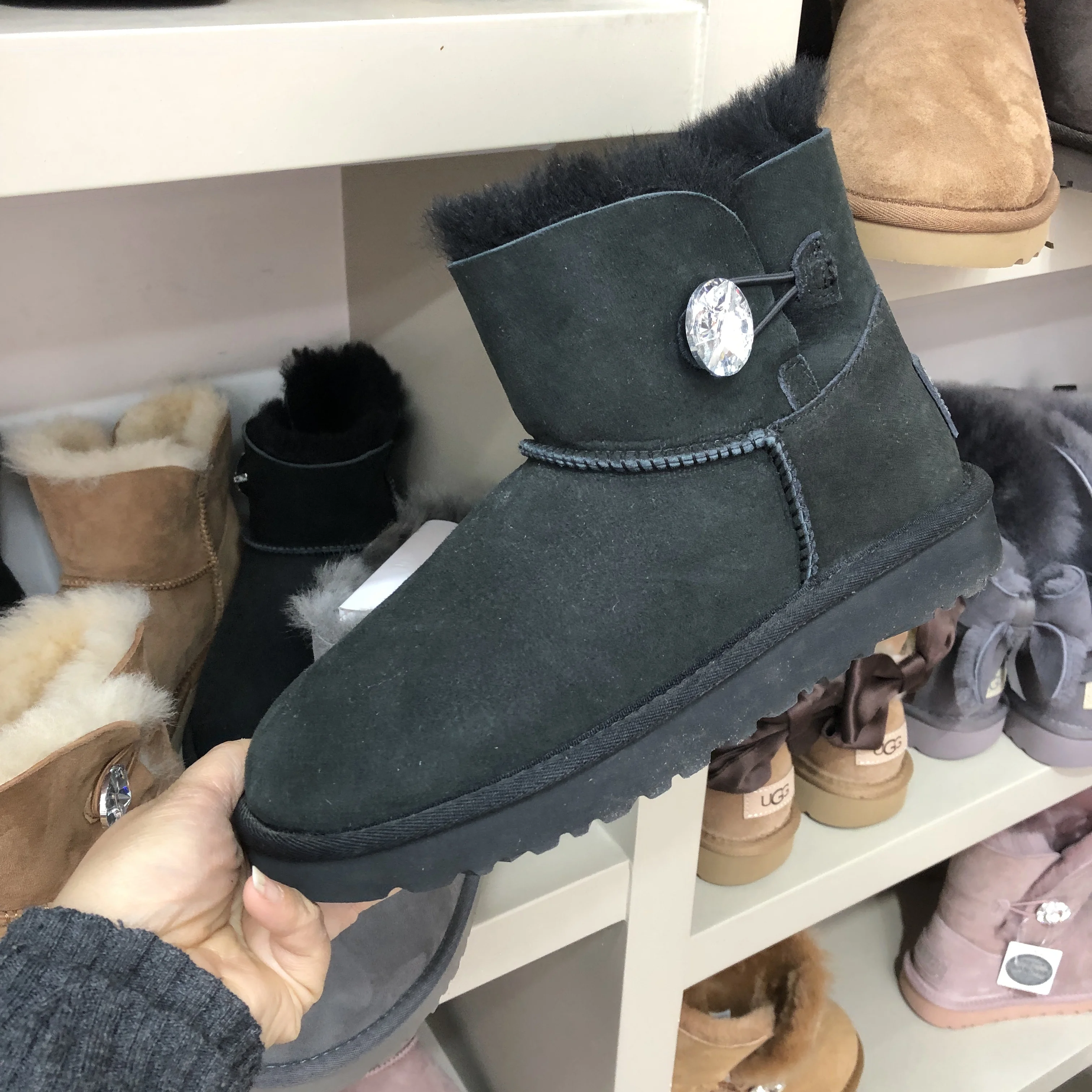 classical winter shoes Real Fur Sheepskin Snow Boots Durable Black Grey Men Snow Boots Warm, Black/coffee/maroon/grey
classical winter shoes Real Fur Sheepskin Snow Boots Durable Black Grey Men Snow Boots Warm, Black/coffee/maroon/grey