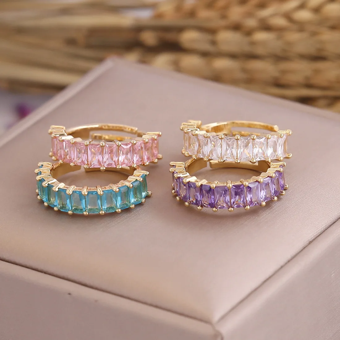 Vershal C172 Trendy 18k Gold Plated Hot Sale Colorful Square Zircon Party Adjustable Ring For Women
Vershal C172 Trendy 18k Gold Plated Hot Sale Colorful Square Zircon Party Adjustable Ring For Women