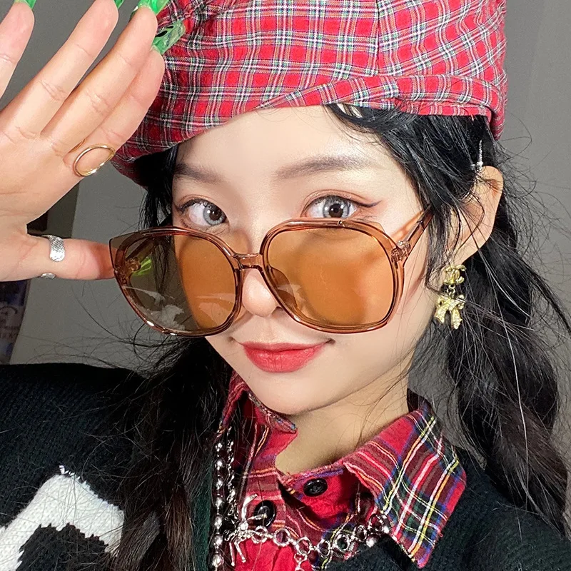 2021 Vintage Fashion cat eye Sunglasses Women Luxury Brand Trendy Flat Top Red Blue Clear Lens lentes de sol hombre/Femme
2021 Vintage Fashion cat eye Sunglasses Women Luxury Brand Trendy Flat Top Red Blue Clear Lens lentes de sol hombre/Femme