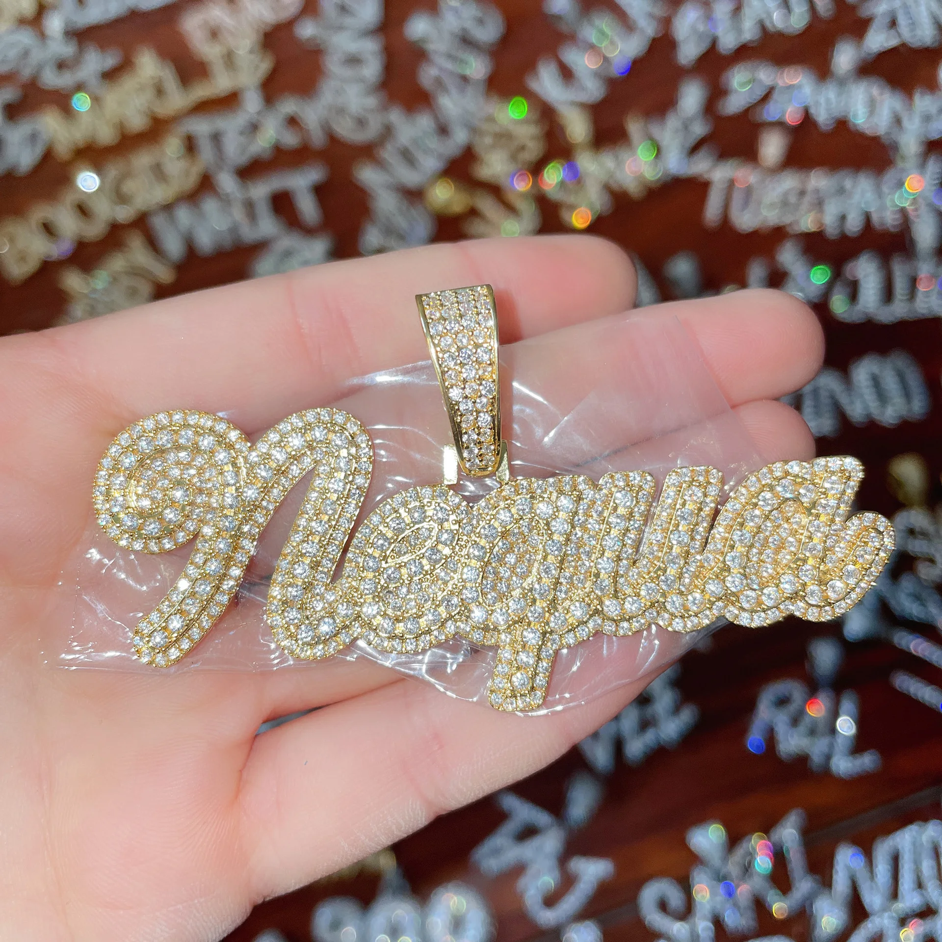 hip hop moissanite jewelry 925 sterling silver gold plated vvs diamond custom moissanite name pendant
hip hop moissanite jewelry 925 sterling silver gold plated vvs diamond custom moissanite name pendant