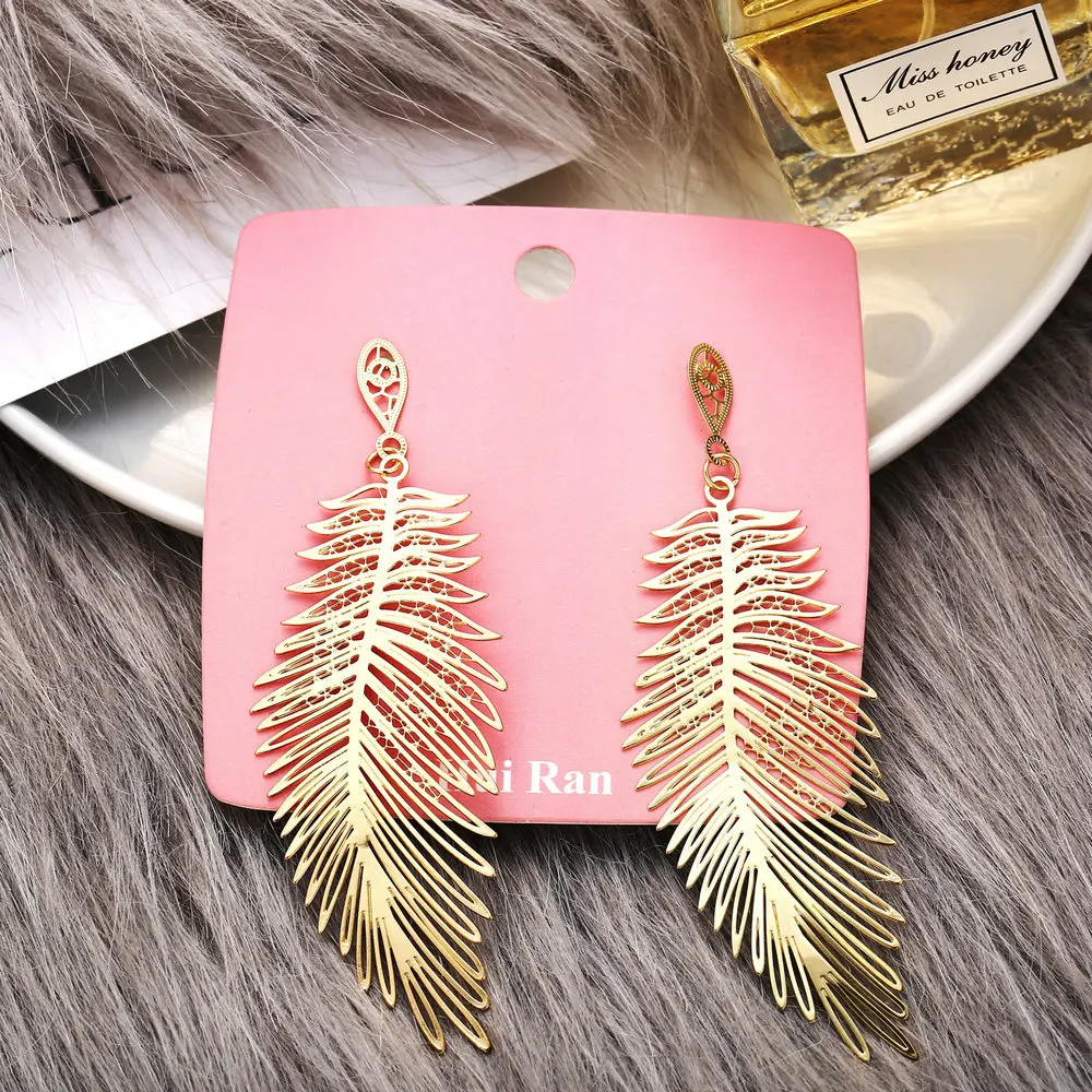5040551 Wholesale Well Female Creative Gold Alloy Ear Hook Bohemia Style Long Drop Feather Earrings
5040551 Wholesale Well Female Creative Gold Alloy Ear Hook Bohemia Style Long Drop Feather Earrings