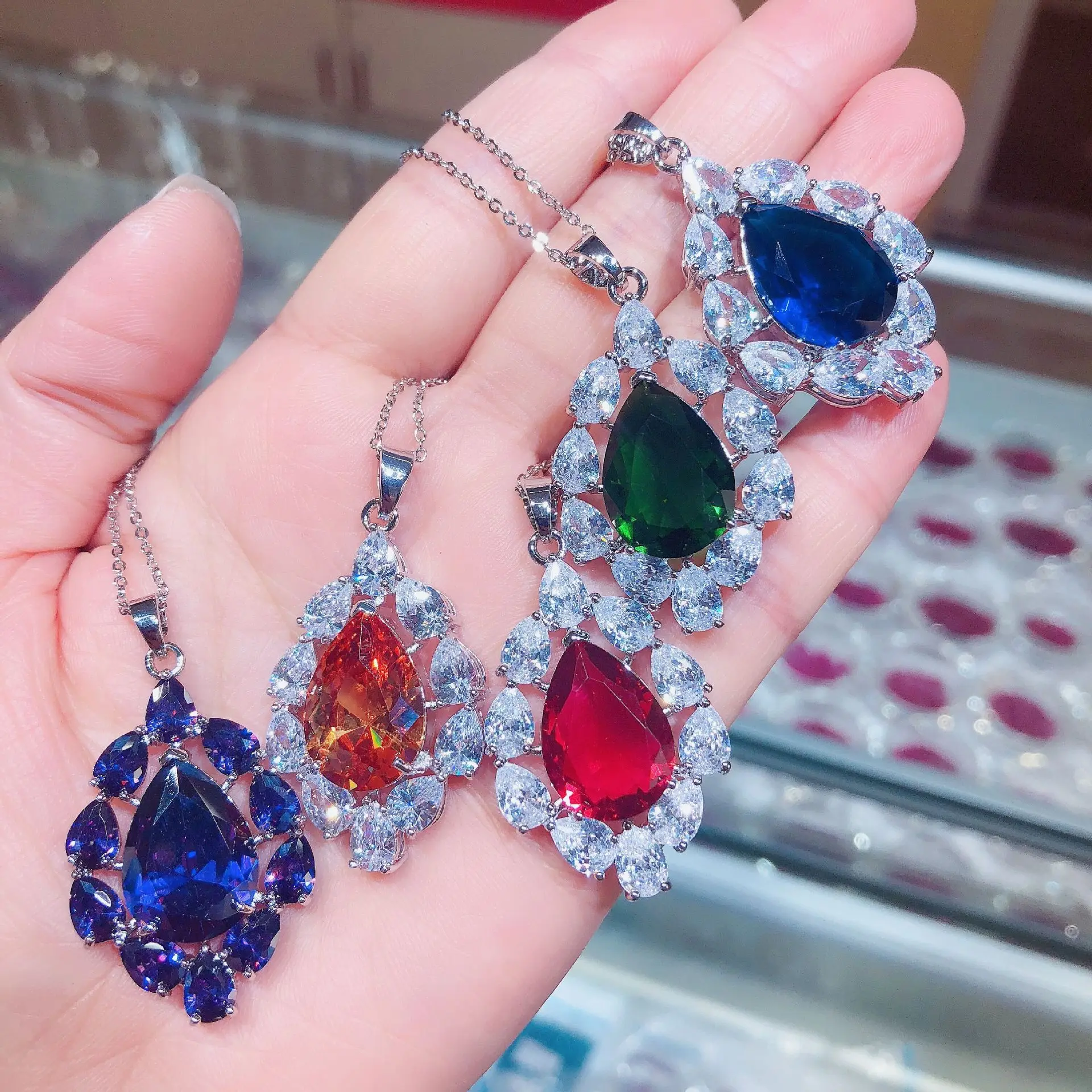 Fashion big pendant bling necklace Multicolor zircon crystal Shiny luxury jewelry wholesale
Fashion big pendant bling necklace Multicolor zircon crystal Shiny luxury jewelry wholesale