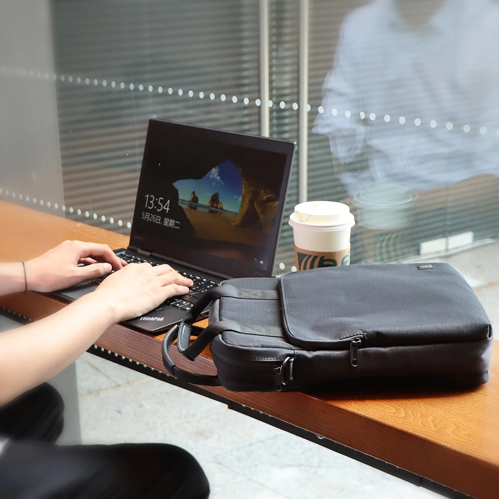 12.9 inch Wholesale black nylon shockproof handbag dropproof handbag bags laptop backpack
12.9 inch Wholesale black nylon shockproof handbag dropproof handbag bags laptop backpack