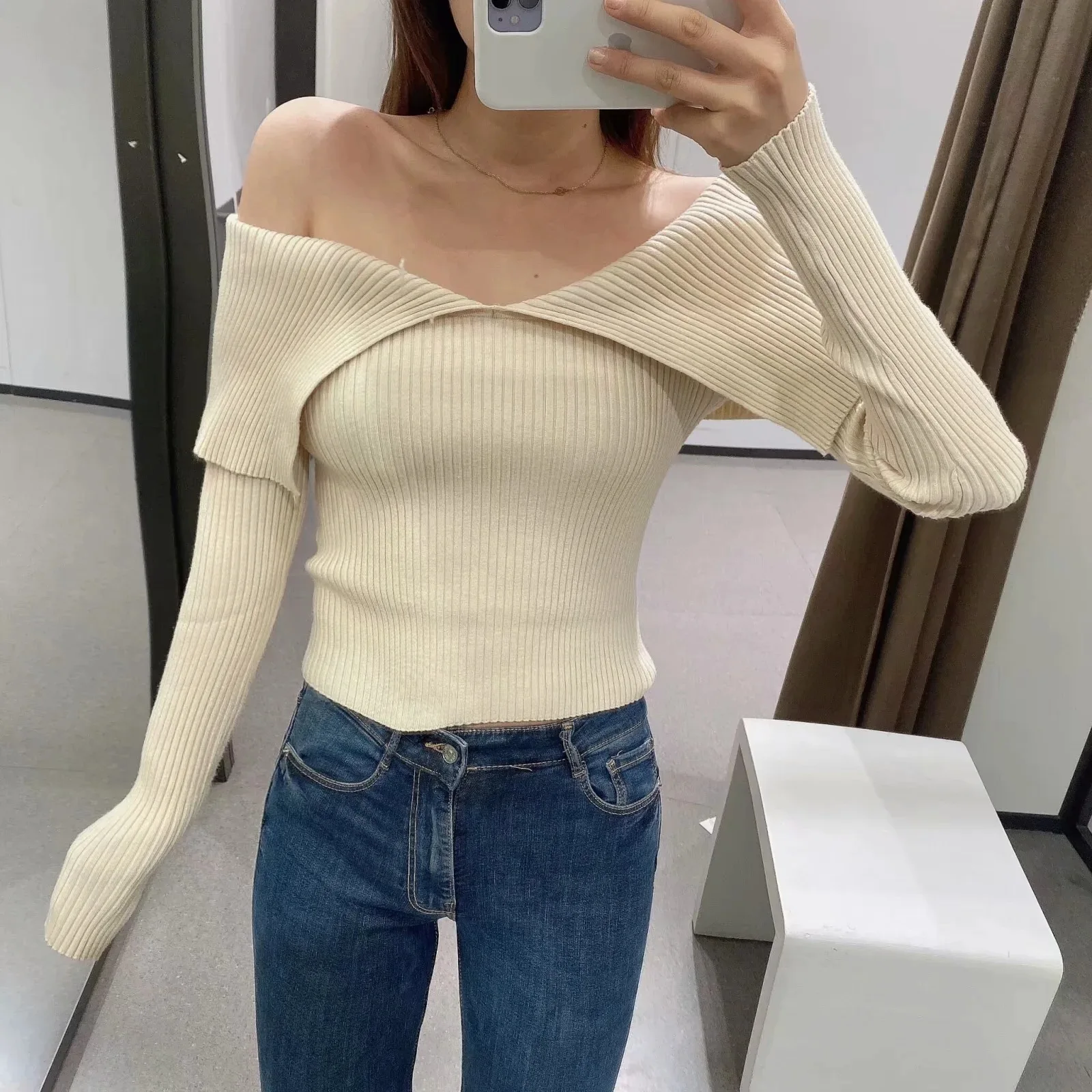 B53780A Off the shoulder lady sexy sweaters 2020 autumn new fashion knit long sleeve shirt
B53780A Off the shoulder lady sexy sweaters 2020 autumn new fashion knit long sleeve shirt