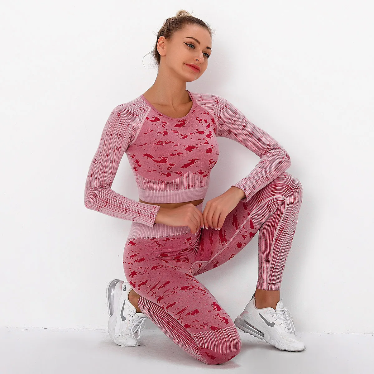 Hot sale seamless knitted sexy beautiful back jacquard top long sleeve yoga suit sports running fitness workout clothing women
Hot sale seamless knitted sexy beautiful back jacquard top long sleeve yoga suit sports running fitness workout clothing women