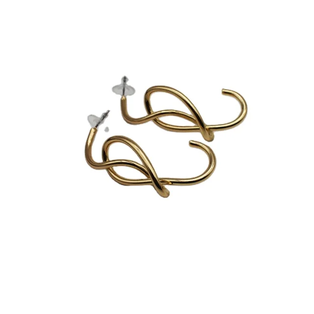 2021 New Hot Sale Twisted Wire Gold Stud Earrings Fashion jewelry For Women, Gold color
2021 New Hot Sale Twisted Wire Gold Stud Earrings Fashion jewelry For Women, Gold color