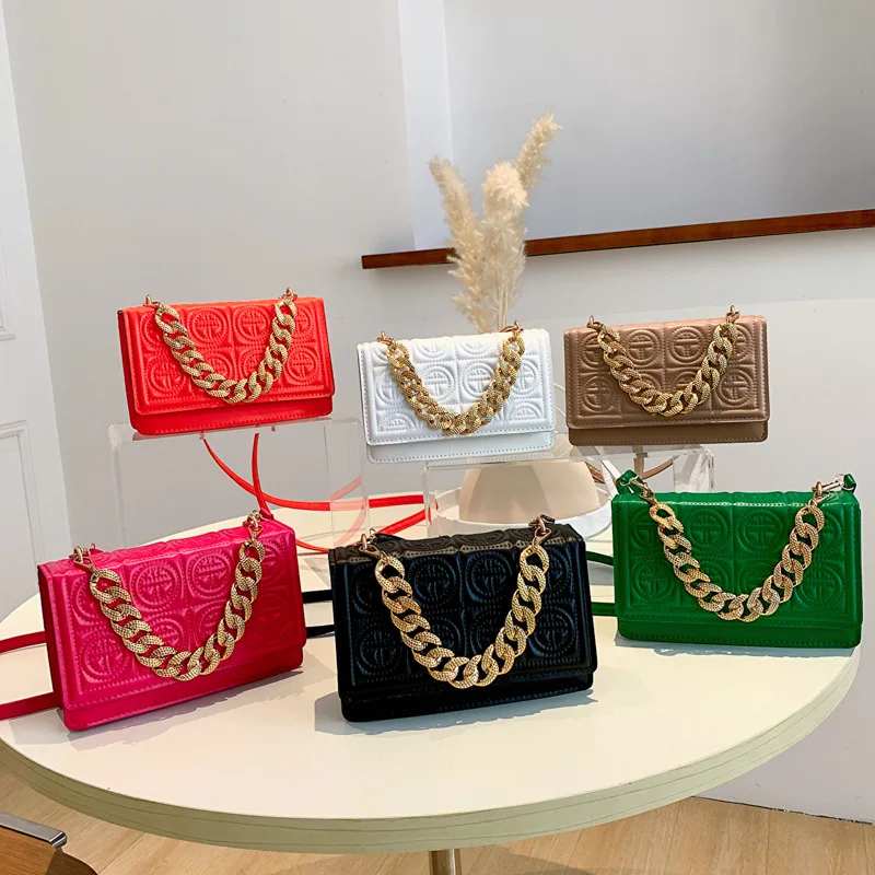 New fashionable and minimalist chain handheld small square bag embossed single shoulder crossbody bag for women
New fashionable and minimalist chain handheld small square bag embossed single shoulder crossbody bag for women