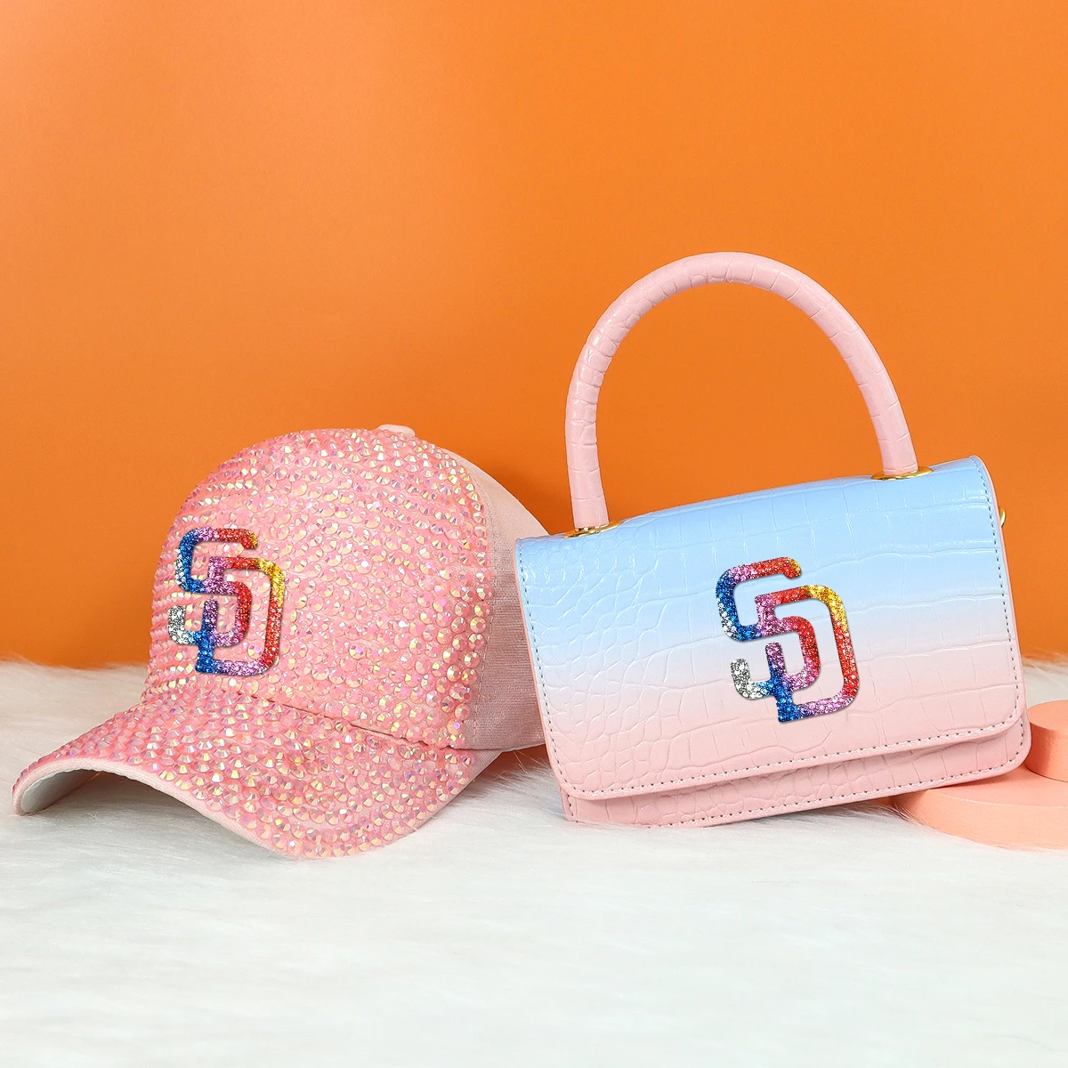 New Style Small Fragrant Style Western Style Leather Messenger Bag Ladies Small Square Bag Chain Messenger Bag, Customized color 
New Style Small Fragrant Style Western Style Leather Messenger Bag Ladies Small Square Bag Chain Messenger Bag, Customized color