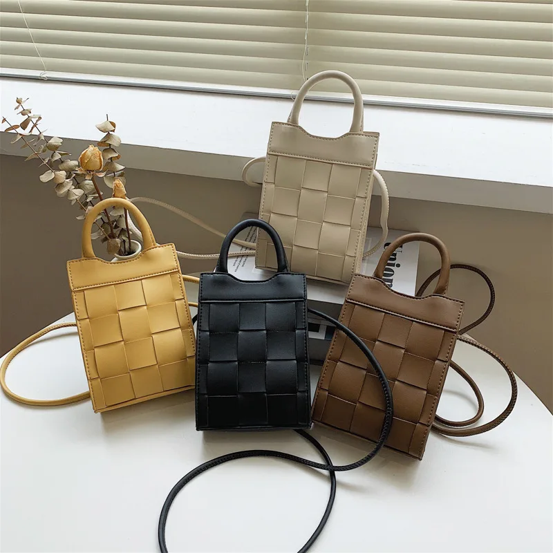 Fashion Small Portable Female Bag 2021 Urban Trend Solid Color Hand-woven Korean Temperament Round Barrel Shoulder Messenger Bag, As pictures
Fashion Small Portable Female Bag 2021 Urban Trend Solid Color Hand-woven Korean Temperament Round Barrel Shoulder Messenger Bag, As pictures