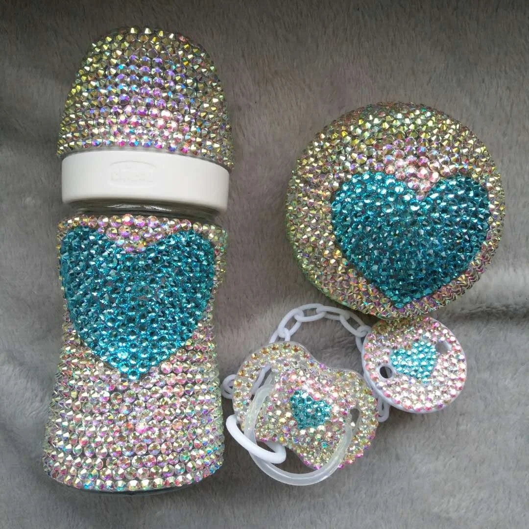 Luxury Crystal Diamond Bling Baby Glass Bottle Lover Heart 4pcs set Baby Pacifier Clip and matched Jewelry Case
Luxury Crystal Diamond Bling Baby Glass Bottle Lover Heart 4pcs set Baby Pacifier Clip and matched Jewelry Case