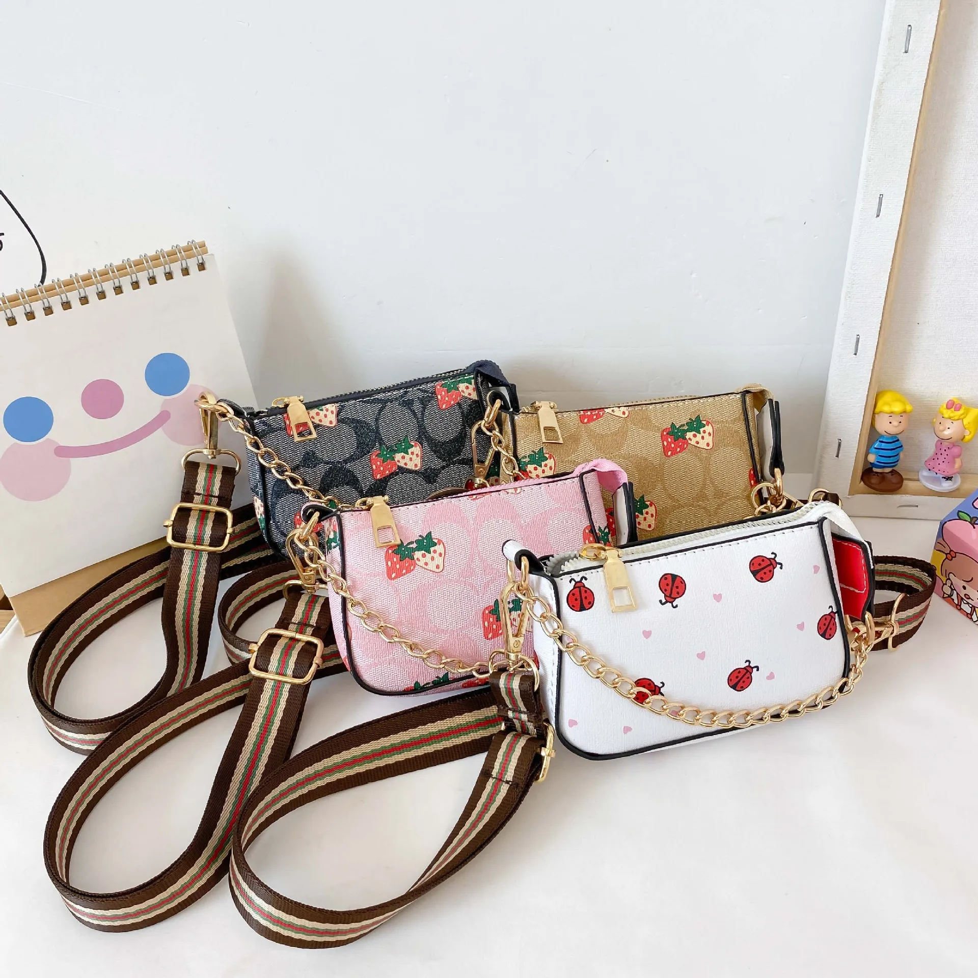 Fashion mini 2021 kids designer purse girls purses kids handbags famous brands kid purses, Picture color
Fashion mini 2021 kids designer purse girls purses kids handbags famous brands kid purses, Picture color