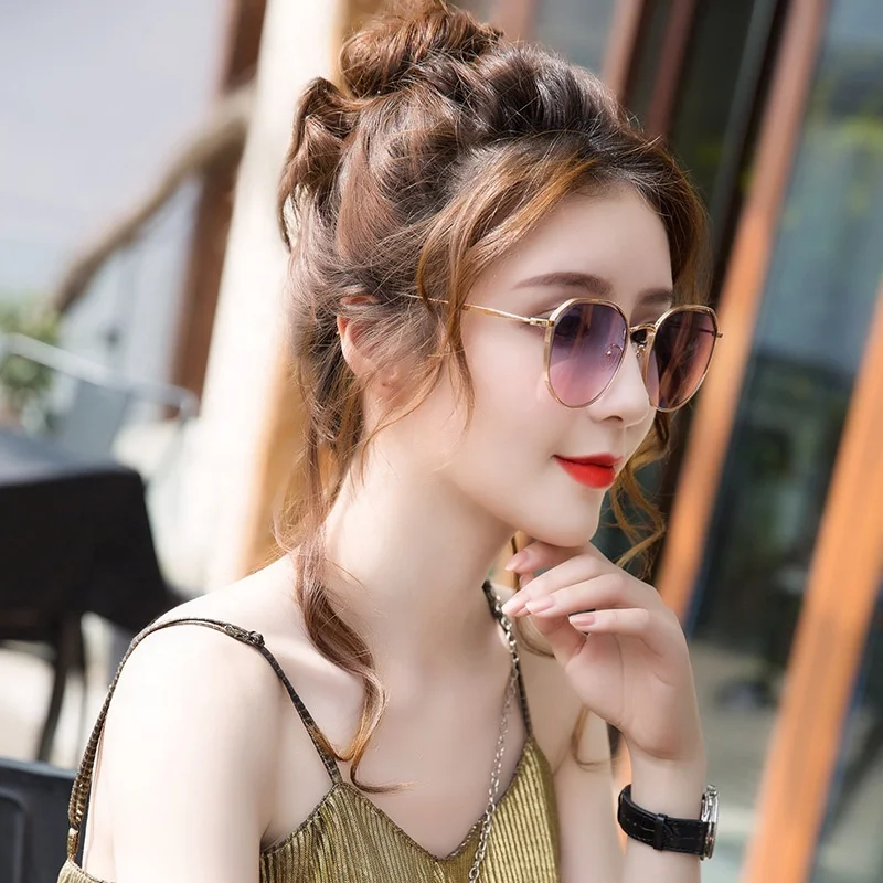 2022 New Designer Customized Unique Oversized Sun Glasses Metal Shades UV400 Clear Women Lady Retro Sunglasses
2022 New Designer Customized Unique Oversized Sun Glasses Metal Shades UV400 Clear Women Lady Retro Sunglasses