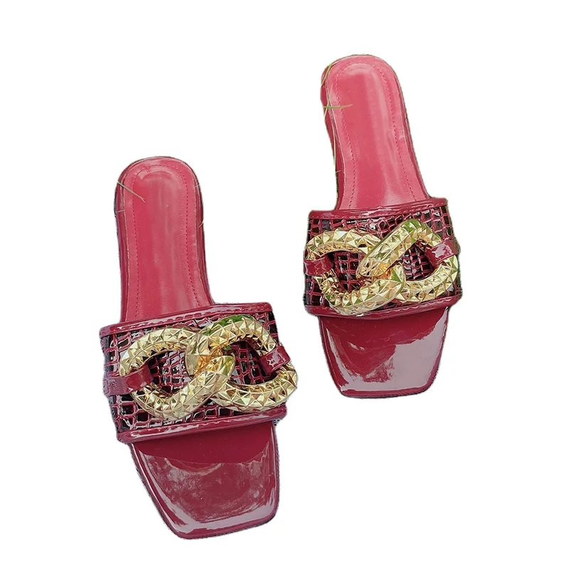 New large size women's slippers retro metal button square head wholesale sandals chain in stock, Customized color
New large size women's slippers retro metal button square head wholesale sandals chain in stock, Customized color