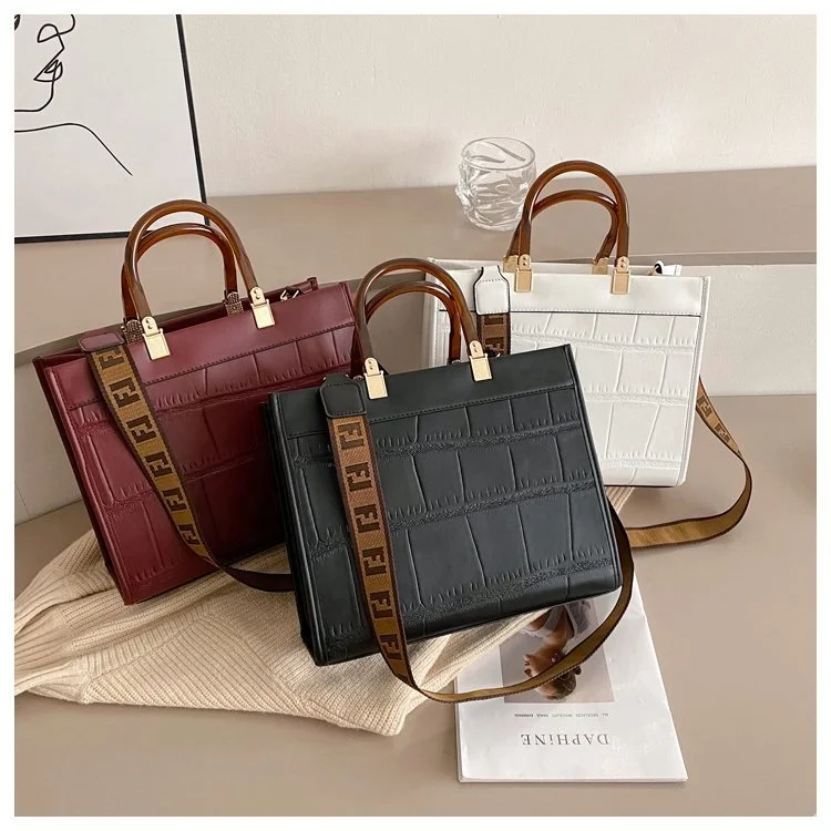 Wholesale Fashion Famous Brands Lady Square PU Leather Cross Body Bags Handbags For Women, Customizable
Wholesale Fashion Famous Brands Lady Square PU Leather Cross Body Bags Handbags For Women, Customizable