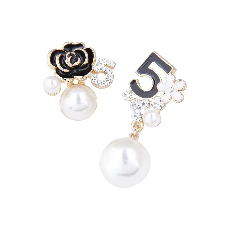 Letter Logo Earrings Women Fashion Vintage Pendant C G Earring Custom Designer Luxury Charm Fashion Jewelry Wedding Party Gift
Letter Logo Earrings Women Fashion Vintage Pendant C G Earring Custom Designer Luxury Charm Fashion Jewelry Wedding Party Gift