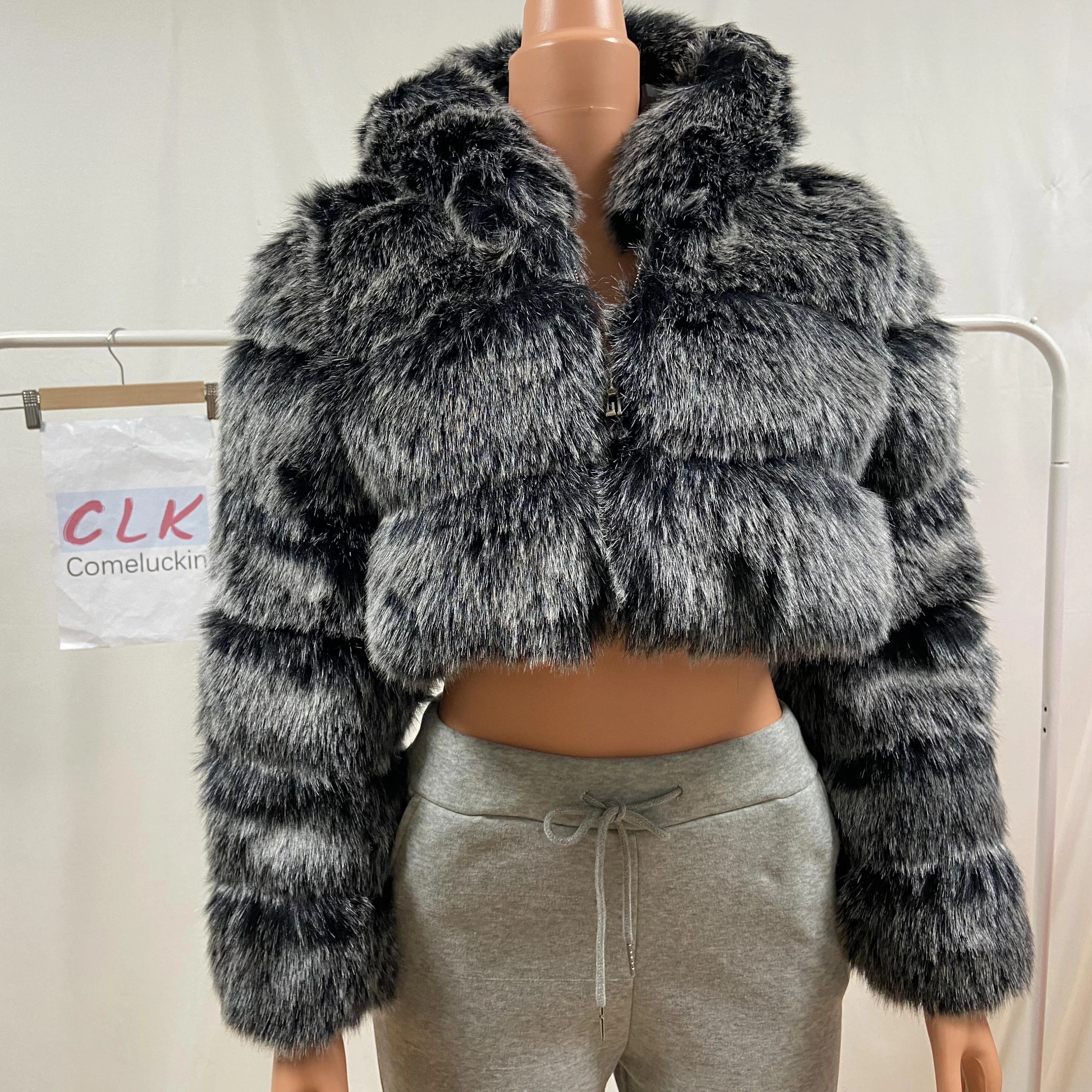 Winter Coat thicken Jackets For Women 2021 Faux Fox Fur Coat With Zipper cropped Hoodde outwear Short Fur Coat for Lady
Winter Coat thicken Jackets For Women 2021 Faux Fox Fur Coat With Zipper cropped Hoodde outwear Short Fur Coat for Lady