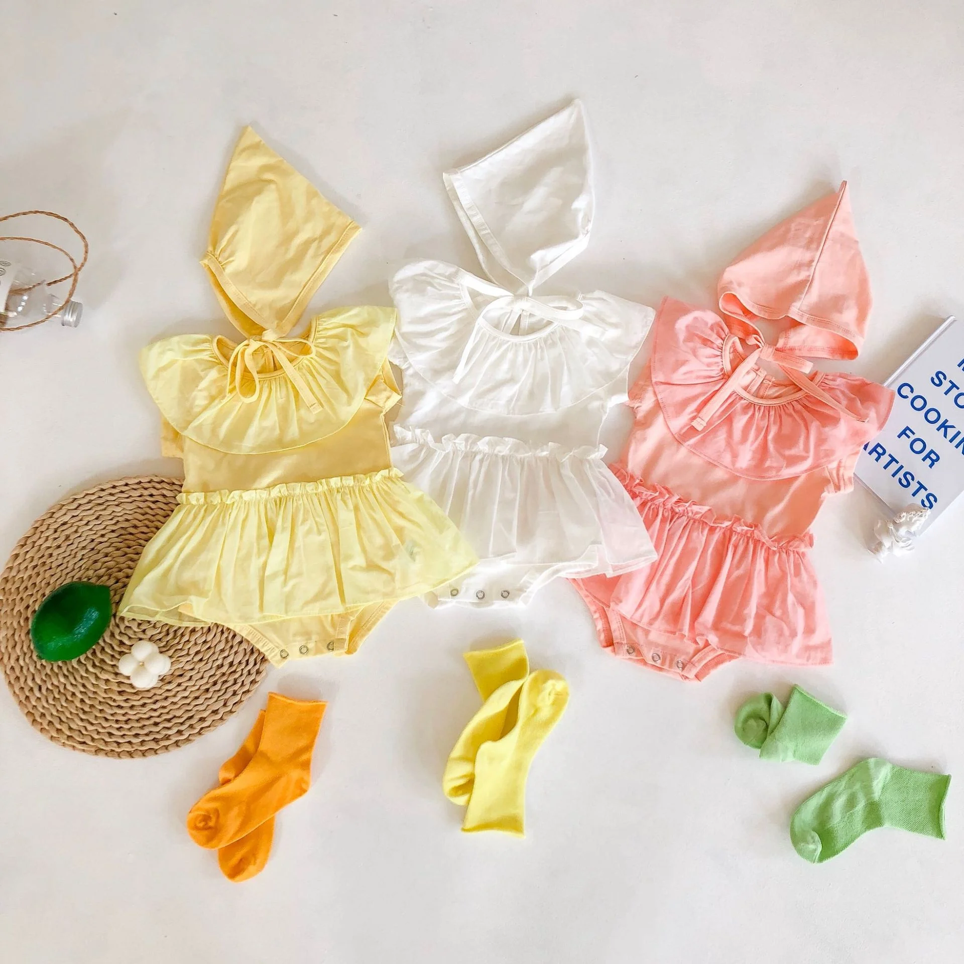 B52659A New product baby girl lovely candy color fashion ruffled romper, White/pink/yellow
B52659A New product baby girl lovely candy color fashion ruffled romper, White/pink/yellow