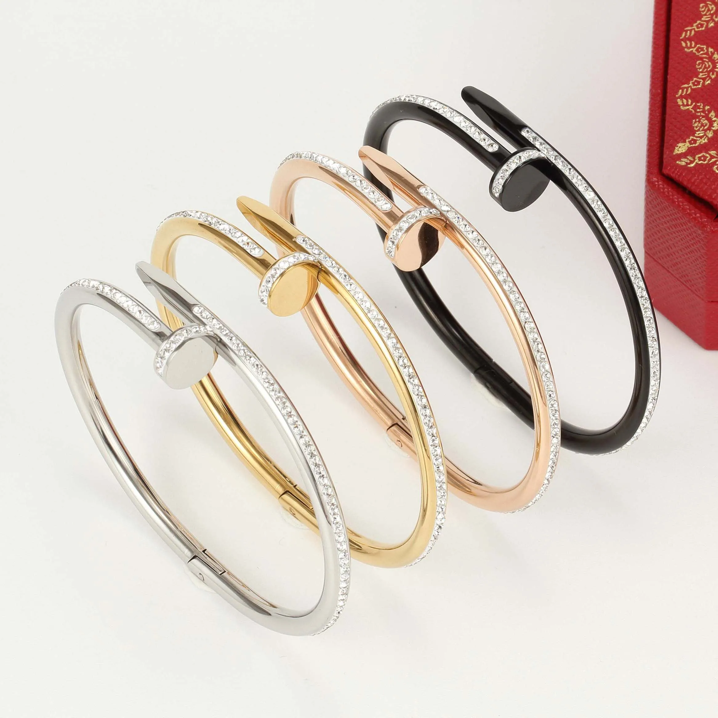 2022 Europe and America Hot Selling Fashion Luxury Brand Ladies Bracelet Bracelet Stainless Steel 18K Gold Nail Bracelet
2022 Europe and America Hot Selling Fashion Luxury Brand Ladies Bracelet Bracelet Stainless Steel 18K Gold Nail Bracelet